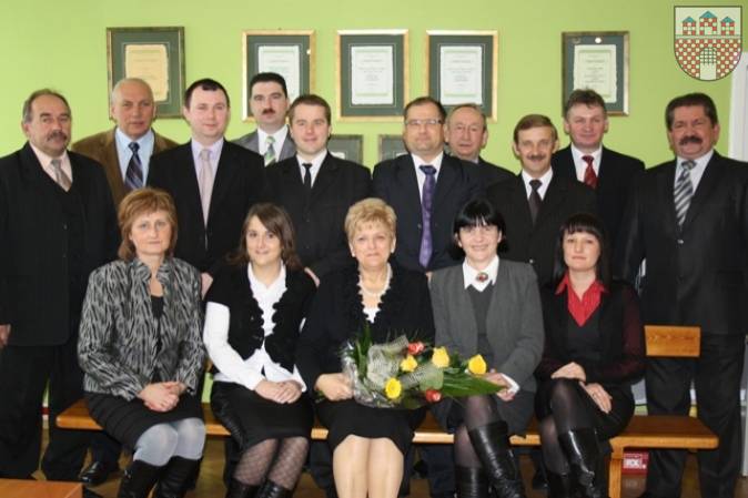: Od lewej siedzą: L. Kowacka, W. Król, S. Nowak, T.  Ośmiałowska, A. Skorek. Od lewej stoją: R. Warta,  A. Zieliński, A. Jakóbczak, P. Labocha, J. Jarosz, J.  Garncarz, B. Kowacki, B. Gosek, W. Patoń, H. Świerdza. 